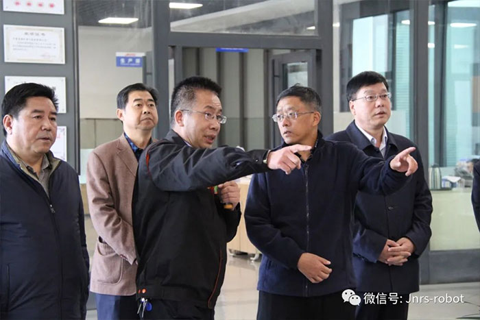 自治区党委常委、纪委书记艾俊涛​一行参观调研巨能机器人